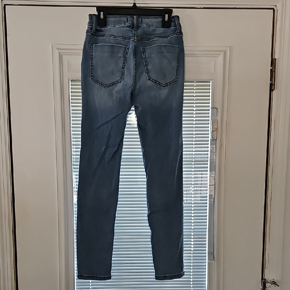 Trendy Distressed Blue Skinny Jeans - Picture 3 of 3